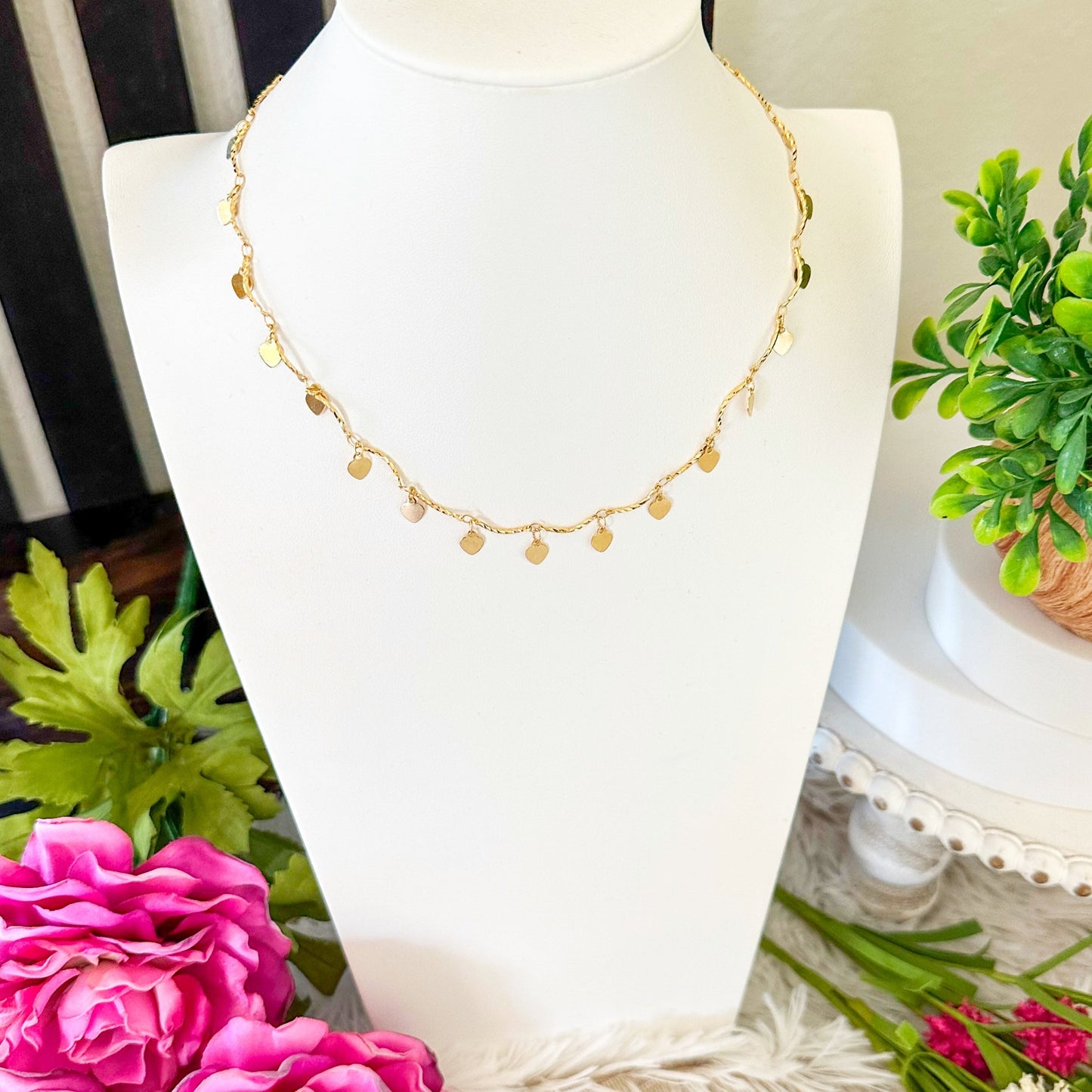 Melita Dangle Heart Choker Necklace-Lydieannejewelry