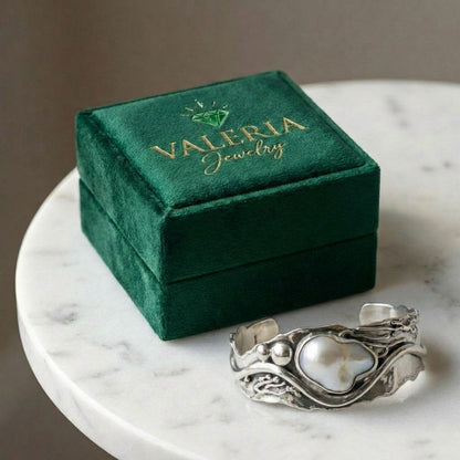 Vintage White Stone SIlver Wavy Ring